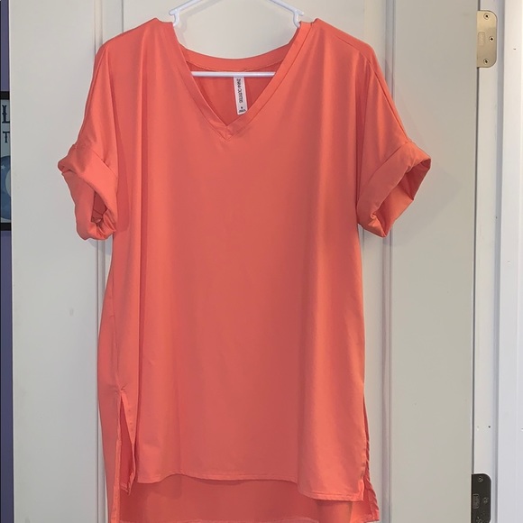 Zenana Outfitters Tops - Sz S Coral Zenana T-Shirt
